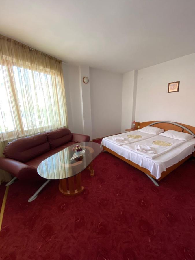Family Hotel The Golden Fish Созополь Екстер'єр фото
