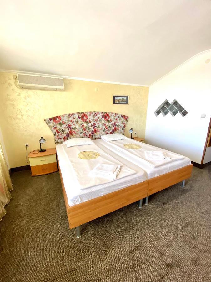 Family Hotel The Golden Fish Созополь Екстер'єр фото