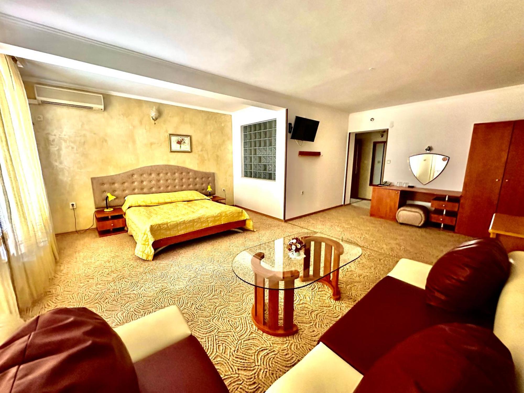 Family Hotel The Golden Fish Созополь Екстер'єр фото