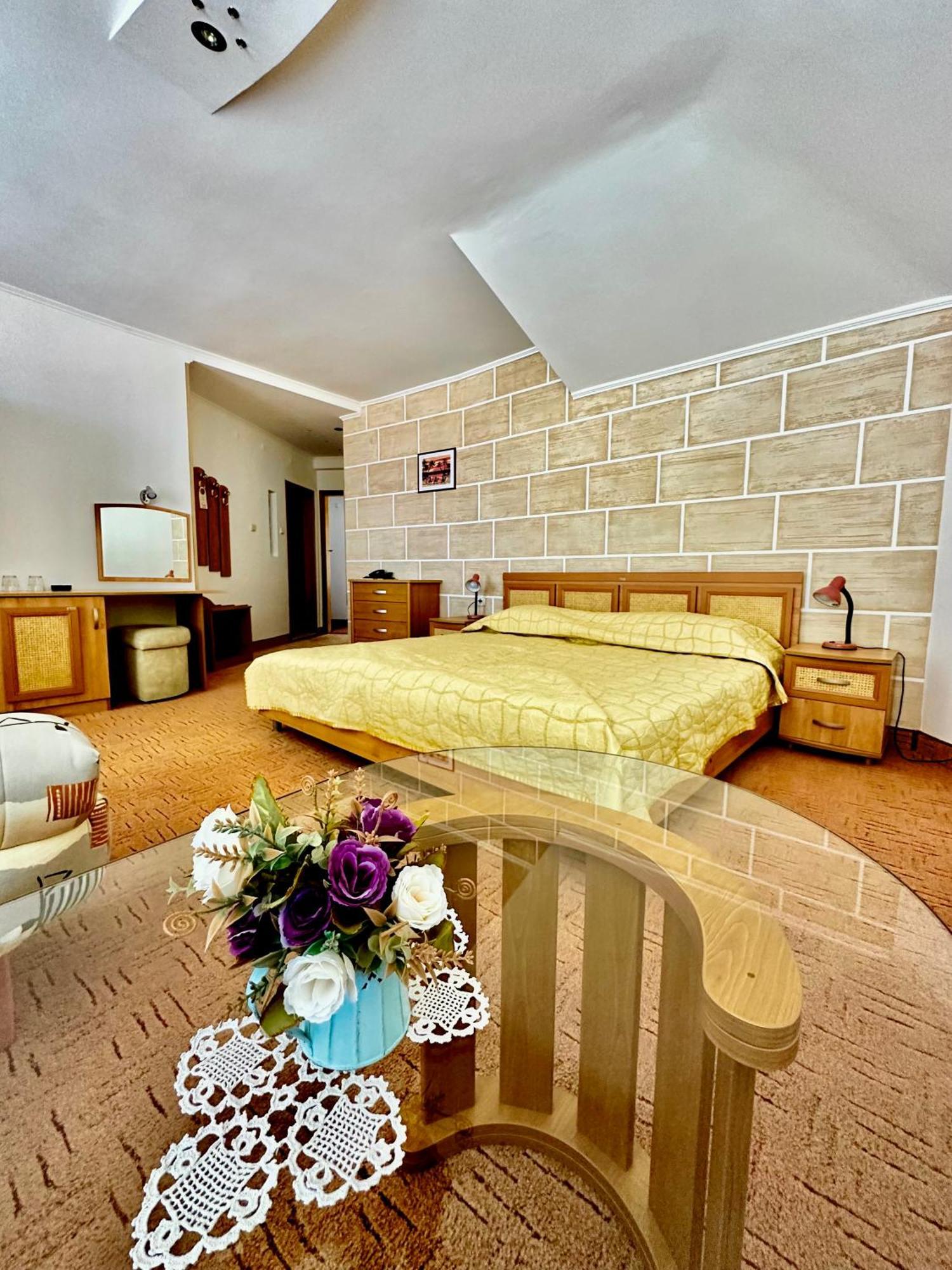 Family Hotel The Golden Fish Созополь Екстер'єр фото